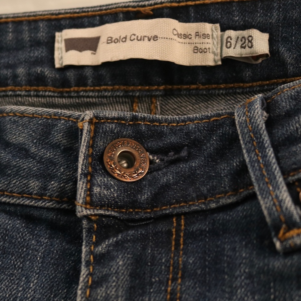 Levi’s 5M Classic Rise Boot Cut women’s Jeans 6/28